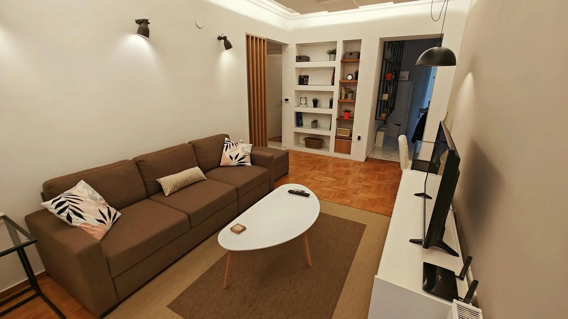 Apartment Think Home, Exploring The Center Of Thessaloniki